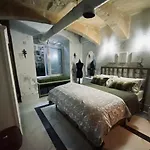 Charming Townhouse Prime Area Апартаменты *