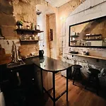 Апартаменты Charming Townhouse Prime Area