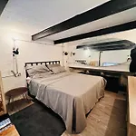 Charming Townhouse Prime Area Апартаменты