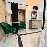 Апартаменты Charming Townhouse Prime Area Валетта