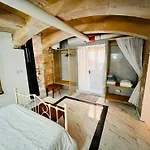 Charming Townhouse Prime Area Апартаменты Валетта
