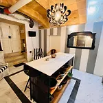 Апартаменты Charming Townhouse Prime Area
