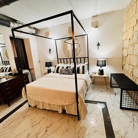 Daire Charming Townhouse Prime Area *