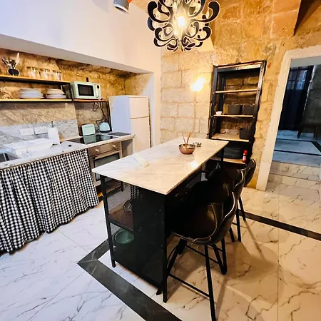 Charming Townhouse Prime Area Апартаменты *