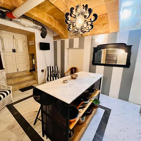 Daire Charming Townhouse Prime Area