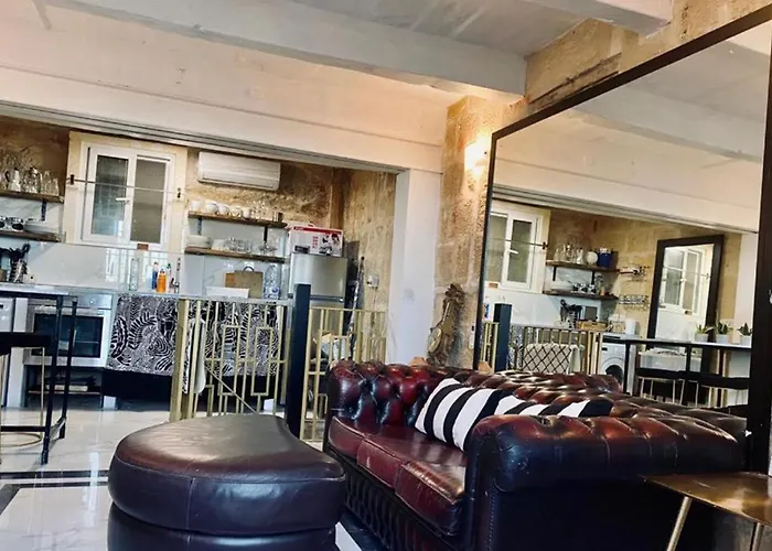 Charming Townhouse Prime Area アパート バレッタ