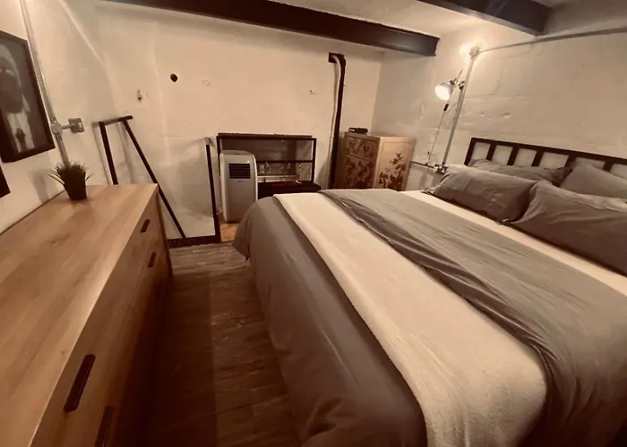 Charming Townhouse Prime Area *