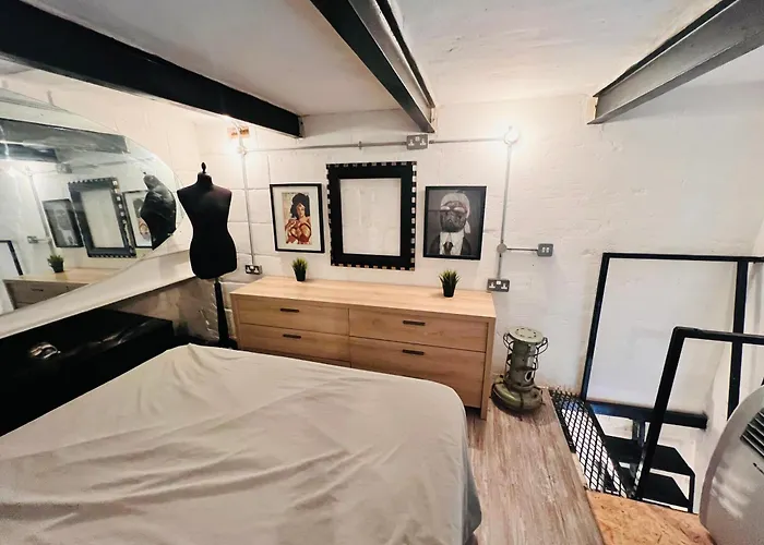 Charming Townhouse Prime Area