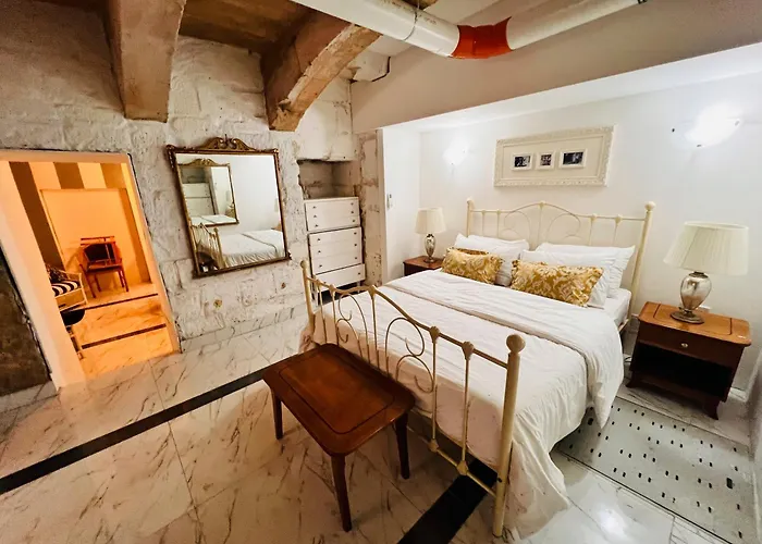 Charming Townhouse Prime Area バレッタ