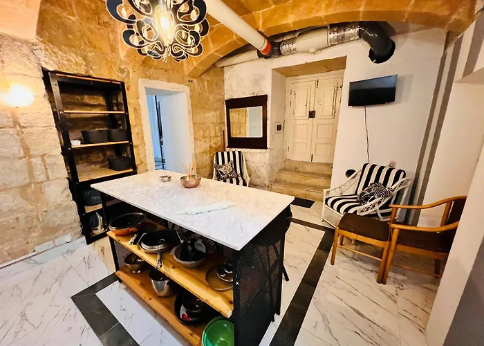 Charming Townhouse Prime Area