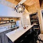 Charming Townhouse Prime Area Appartement *