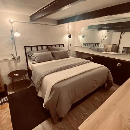 Apartman Charming Townhouse Prime Area