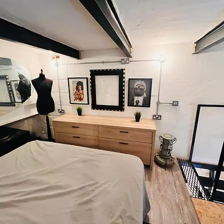 Charming Townhouse Prime Area