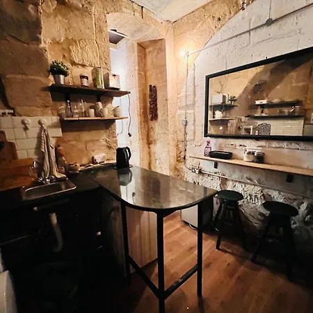 Apartman Charming Townhouse Prime Area