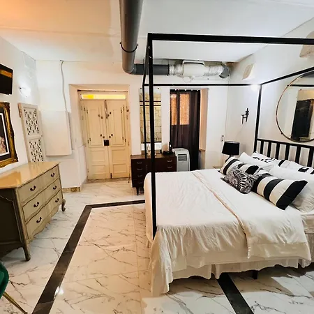 Charming Townhouse Prime Area Valletta