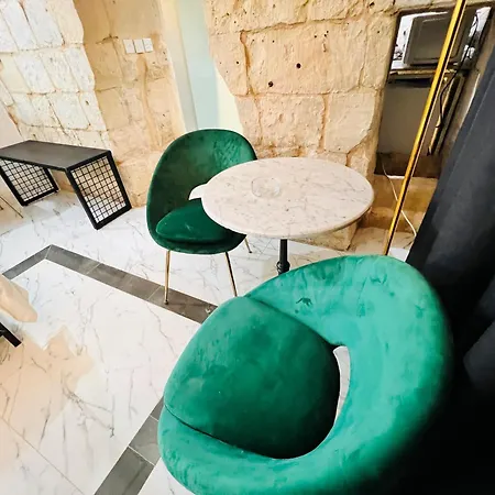 Charming Townhouse Prime Area Apartman