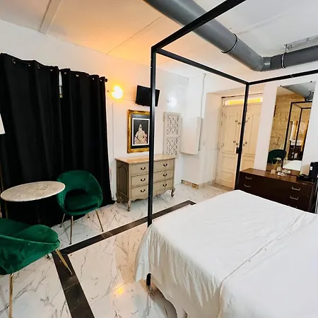 Charming Townhouse Prime Area Appartement