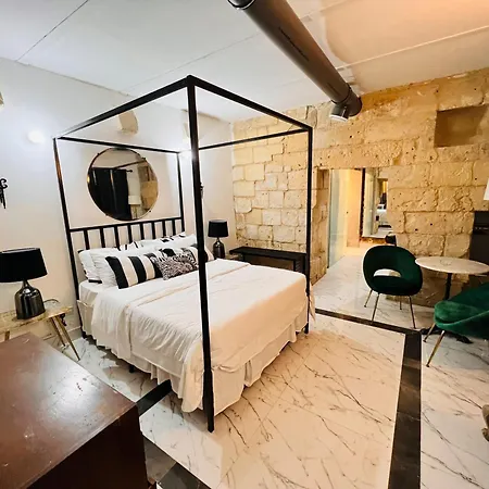 Apartman Charming Townhouse Prime Area *