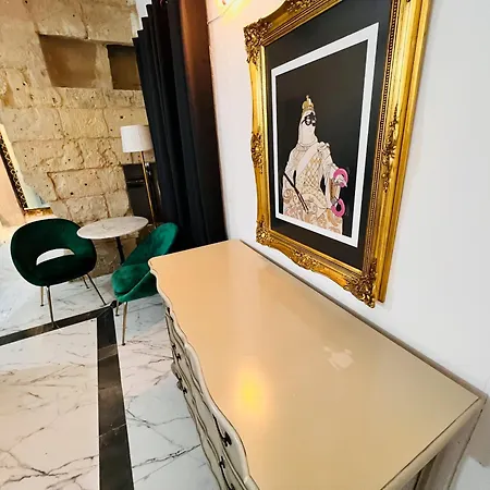 Apartman Charming Townhouse Prime Area *