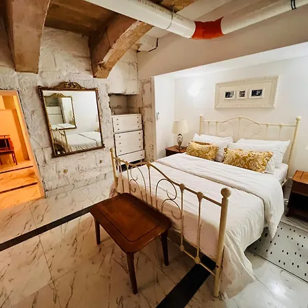 Charming Townhouse Prime Area Valletta