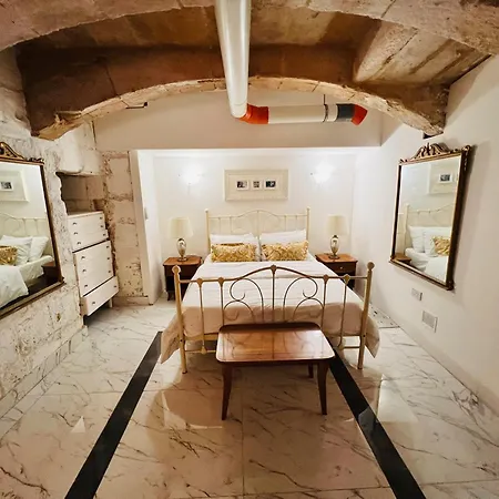 Charming Townhouse Prime Area