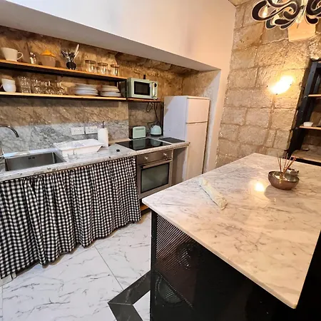 Charming Townhouse Prime Area * La Valette