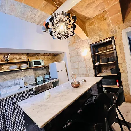 Charming Townhouse Prime Area Apartman *