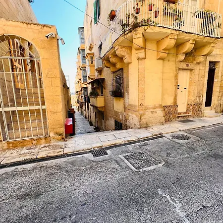 Charming Townhouse Prime Area Appartement La Valette