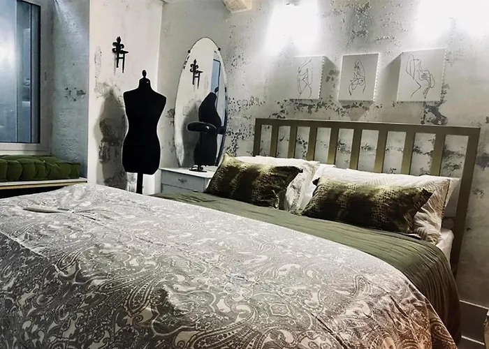 Charming Townhouse Prime Area *