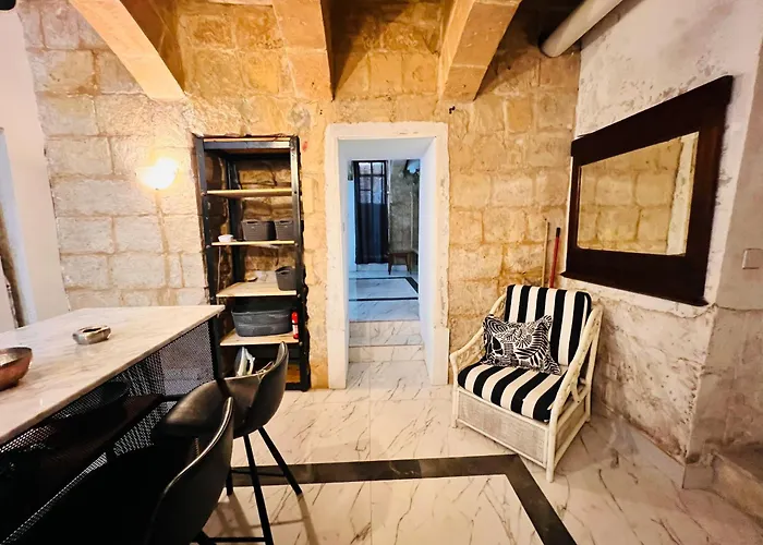 Charming Townhouse Prime Area Apartamento Valeta