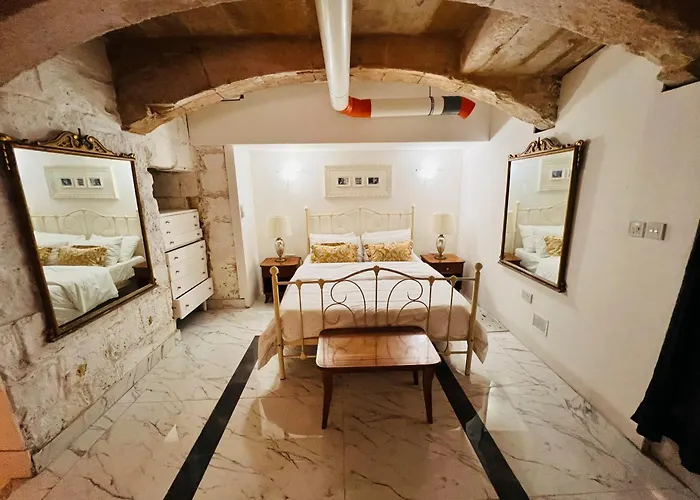 Charming Townhouse Prime Area