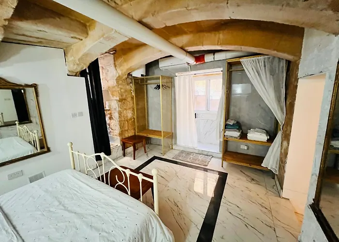 Charming Townhouse Prime Area Apartamento Valeta