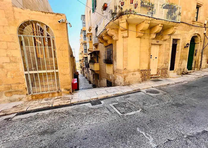 Charming Townhouse Prime Area Apartamento Valeta